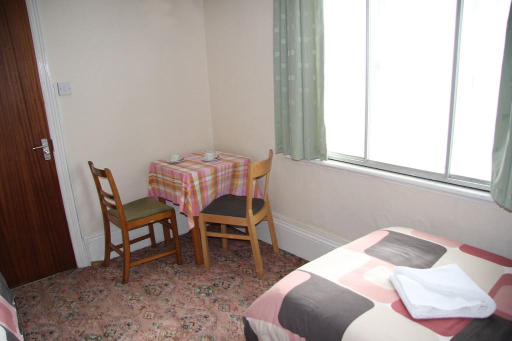 Dove Court Mini Lodge Almondsbury Bagian luar foto