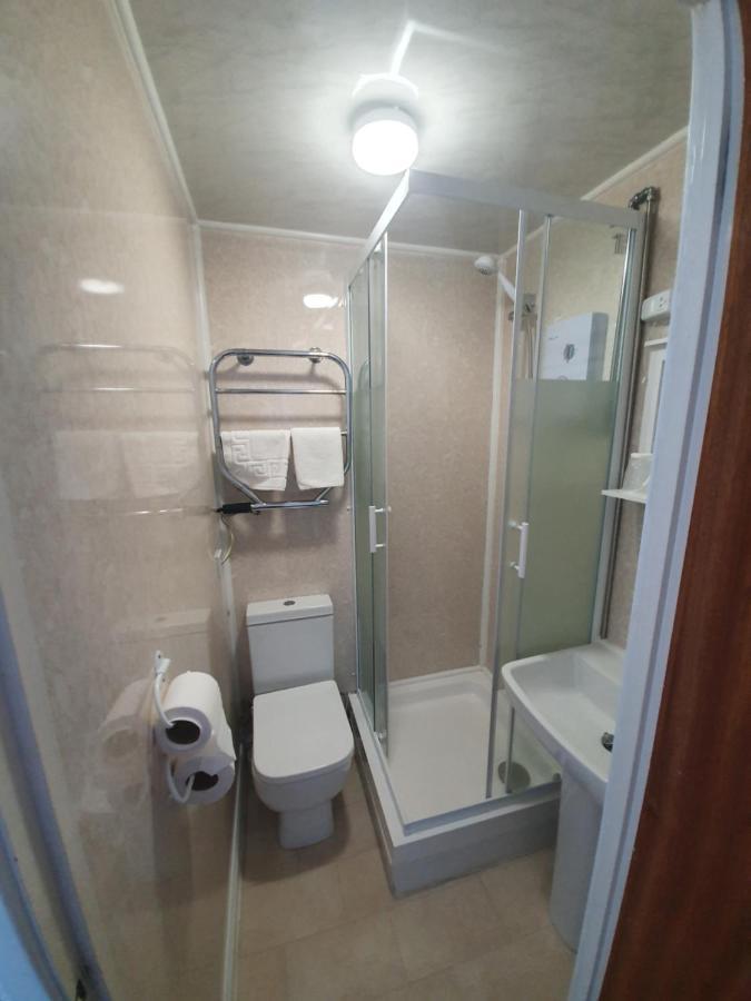 Dove Court Mini Lodge Almondsbury Bagian luar foto