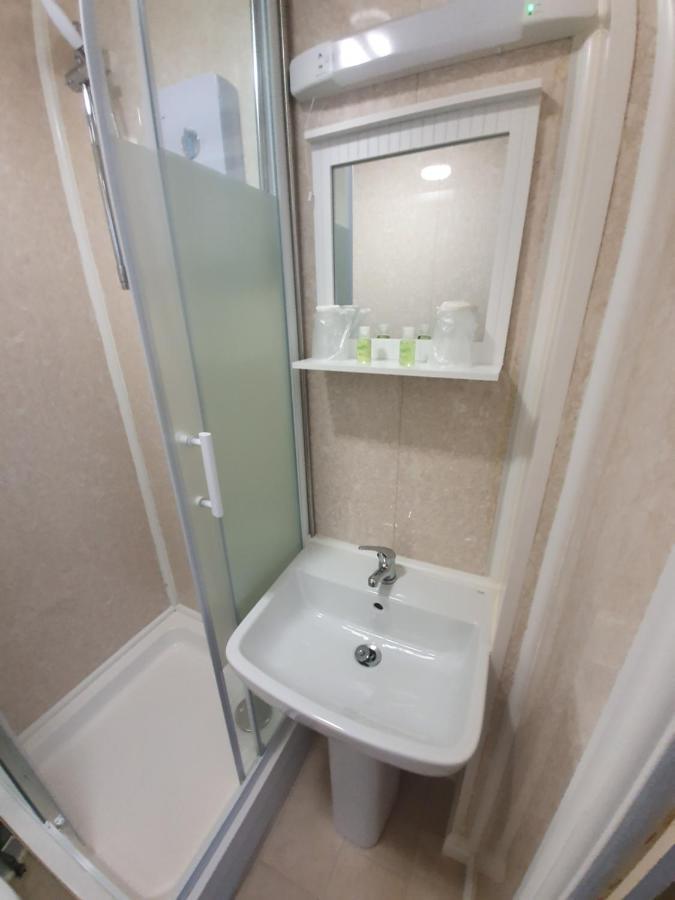 Dove Court Mini Lodge Almondsbury Bagian luar foto