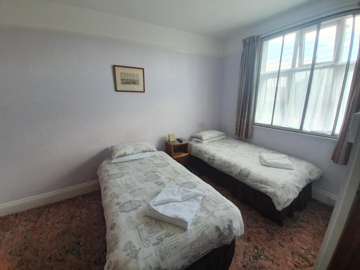 Dove Court Mini Lodge Almondsbury Bagian luar foto
